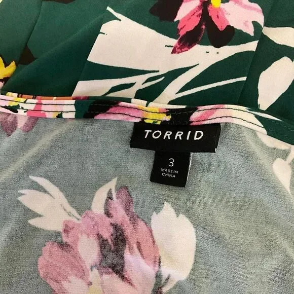 Torrid Women's Size 3, 2XL Green Floral Faux Wrapped Tunic Short Sleeve - Picture 10 of 12
